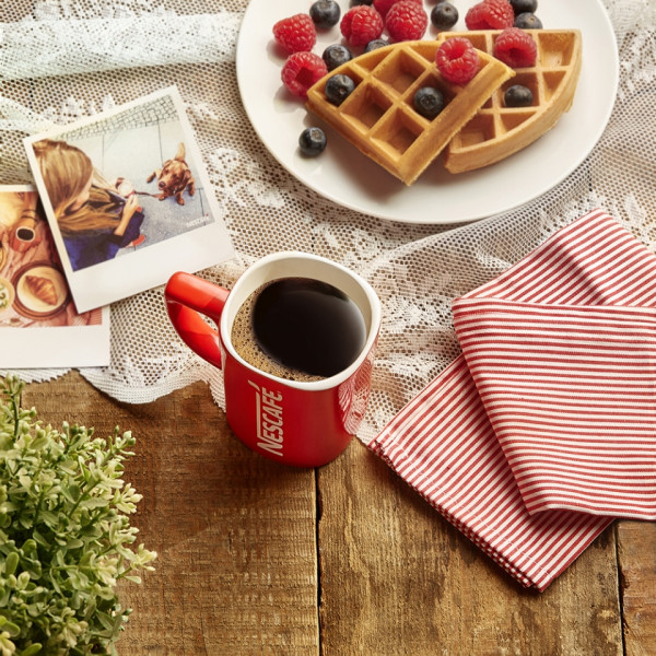 Кофе Nescafe натур. растворим. с добавл. мол., 320 гр., пак., Classic